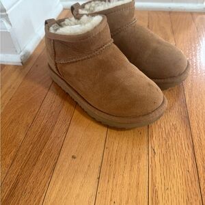 UGG kids ultra mini boot chestnut color